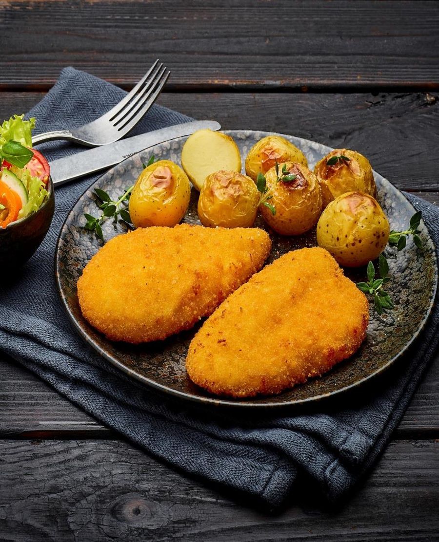 Serviervorschlag Hähnchen-Schnitzel mit Ofenkartoffeln